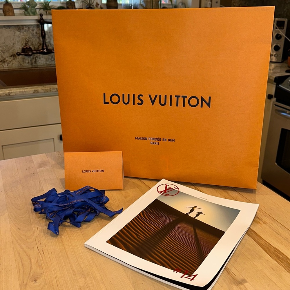 LOUIS VUITTON Shopping Bag—Envelope-Book-Ribbons